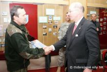 Theodore Sedgwick navštívil martinský Prápor výcviku