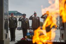 Generl Zmeko na rokovan nelnkov generlnych tbov krajn Vyehradskej tvorky (V4) vo Varave